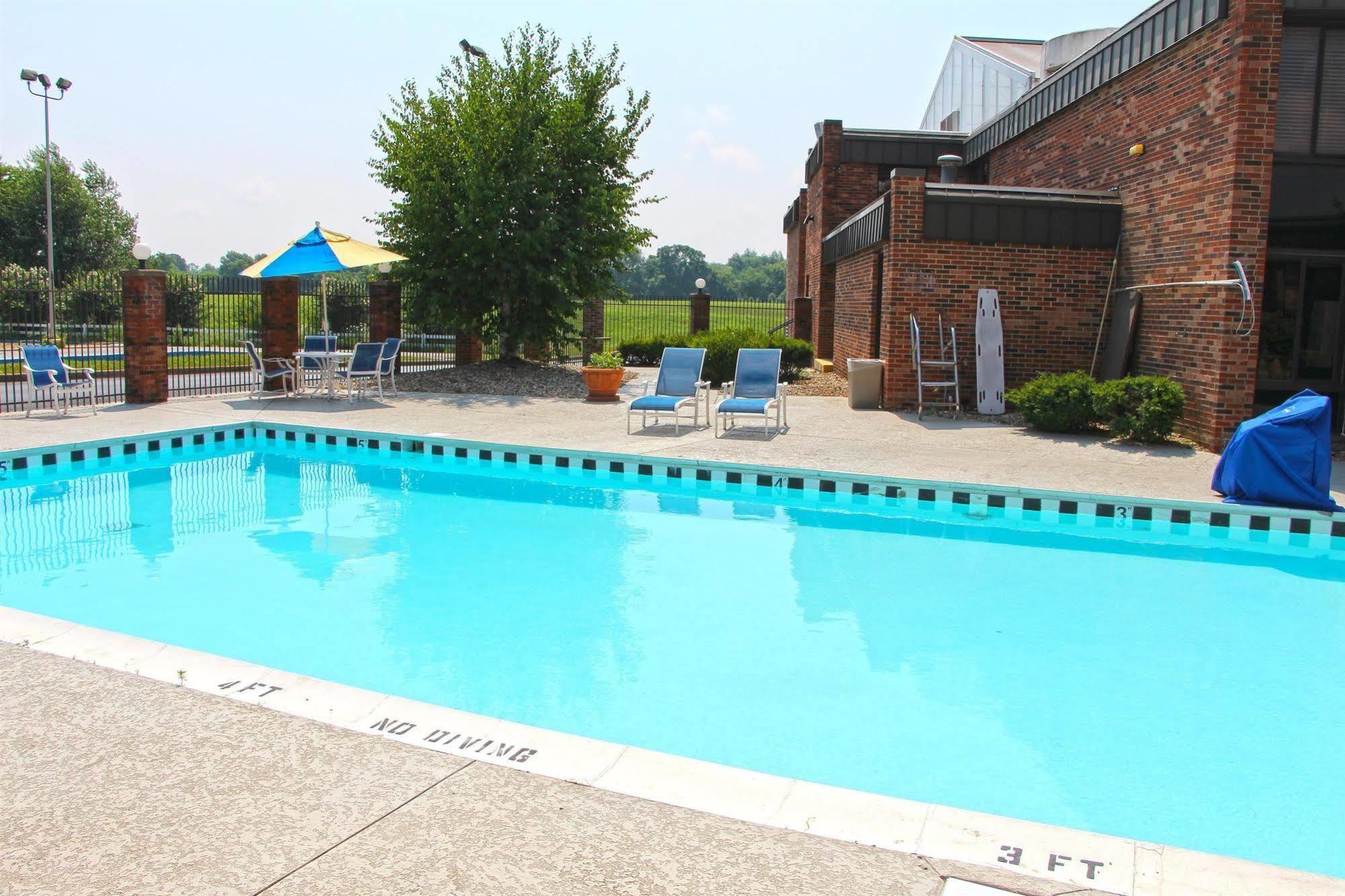 Jameson Inn & Suites Bowling Green Exterior photo