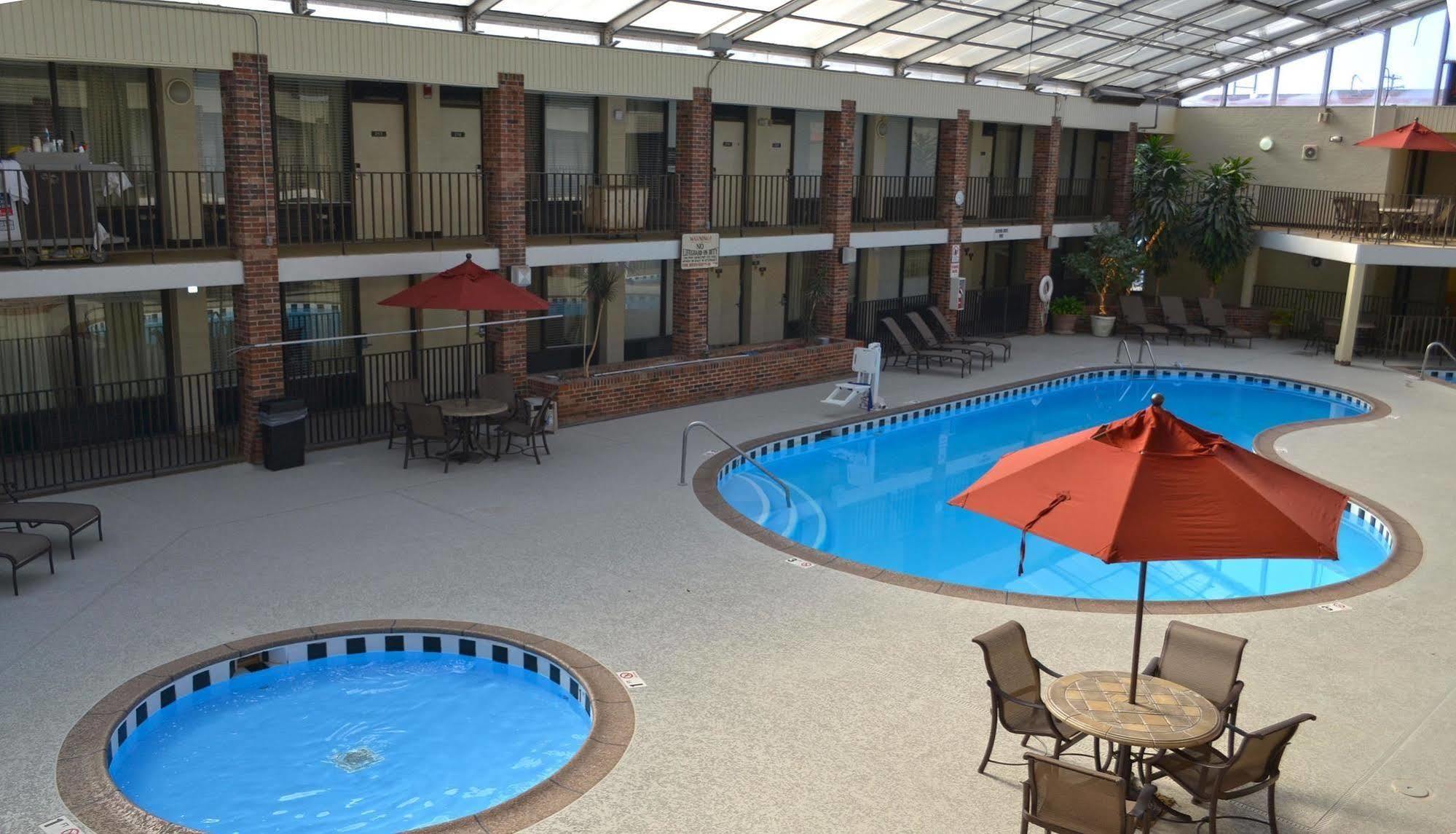 Jameson Inn & Suites Bowling Green Exterior photo